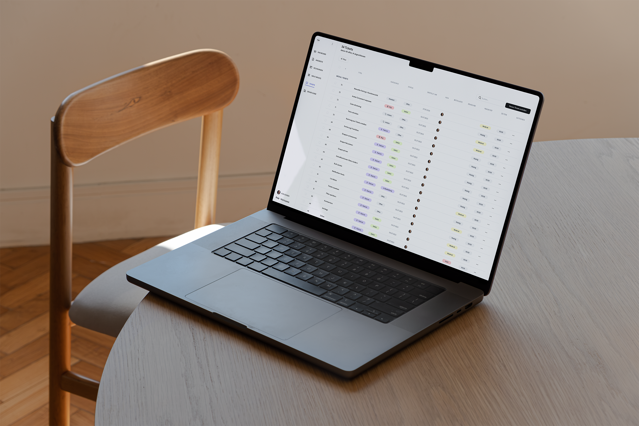 Geöffneter Laptop zeigt den Pola Workspace