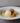 Ein Gericht aus der Küche Maquis mit Krapfen, Eis und flambierten Pflaumen.